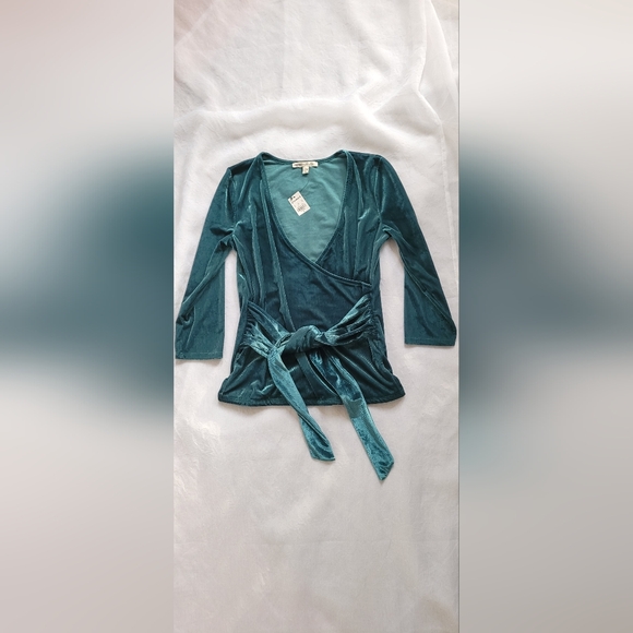 NWT! Express Emerald Desire Velvet Soft Women's Top Size Small - Picture 6 of 11